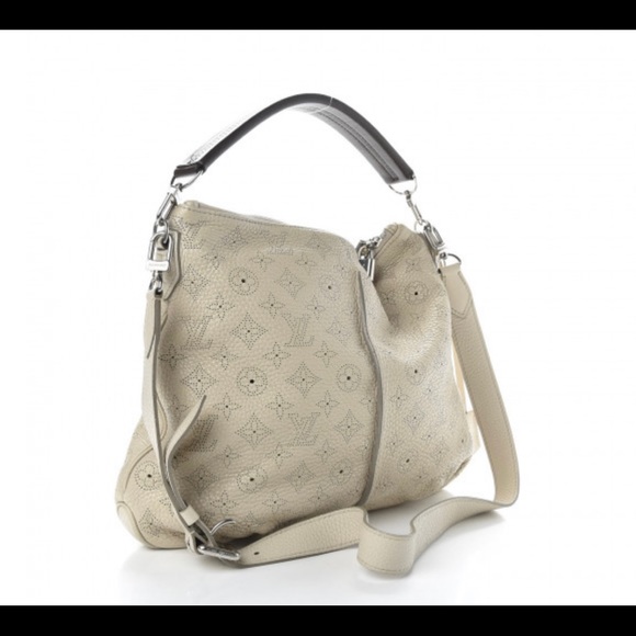 LOUIS VUITTON SELENE PM IVORY MAHINA LEATHER - Picture 3 of 17